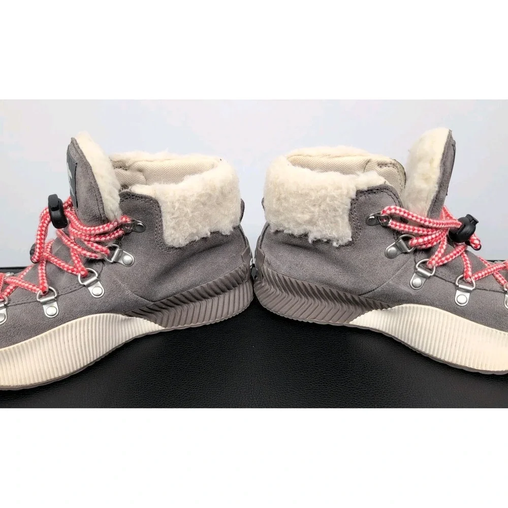 SOREL Out N About III‎ Conquest Winter Ankle Boot Youth Size 4 Grey Boots